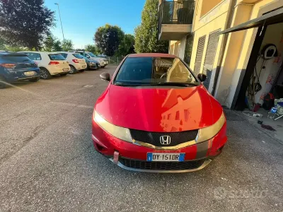 Usata Honda Civic 99 CV (72 kW) 2009 Rosso Berlina