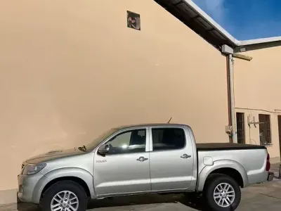 Usata Toyota HiLux 171 CV (125 kW) 2015 Grigio Pick-up