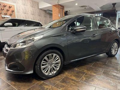 Grigio Usata 2017 Peugeot 208 Active Utilitaria | 6900 € (Buon prezzo)