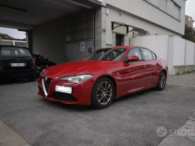 Usata Alfa Romeo Giulia Super 180 CV (132 kW) 2017 Rosso Berlina