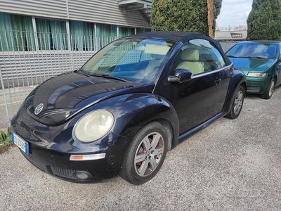 Usata VW New Beetle 143 CV (105 kW) 2010 Nero Utilitaria