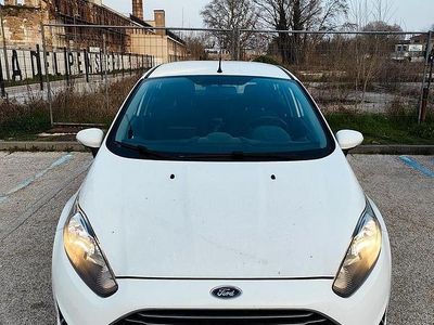 Usata Ford Fiesta 80 CV (58 kW) 2015 Bianco Berlina