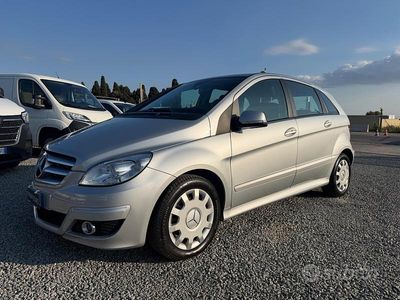 Usata Mercedes B180 109 CV (80 kW) 2012 Grigio Monovolume