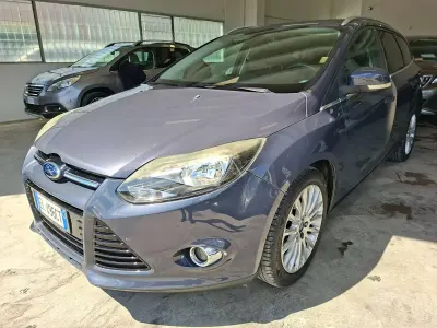 Begagnad Ford Focus S 125 HK (91 kW) 2012 Grå Kombi