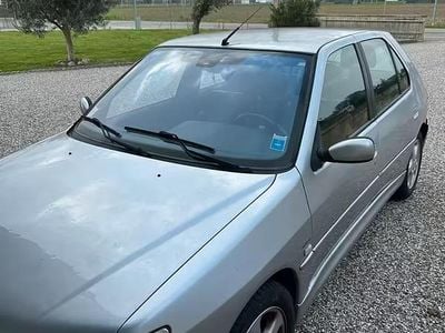Begagnad Peugeot 306 2000 Grå Sedan