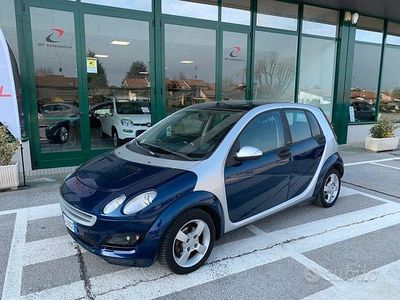 Begagnad Smart ForFour Passion 95 HK (69 kW) 2005 Blå Halvkombi