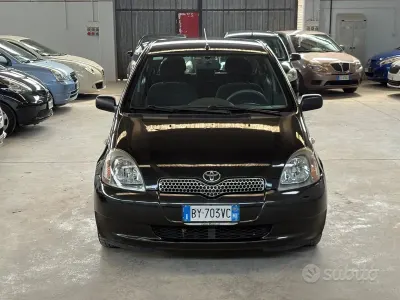 Usata Toyota Yaris Sol 68 CV (50 kW) 2003 Nero Berlina