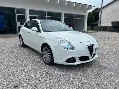 Usata Alfa Romeo Giulietta Exclusive 170 CV (125 kW) 2013 Bianco Utilitaria