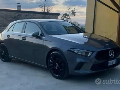 Usata Mercedes 180 116 CV (85 kW) 2019 Grigio Berlina