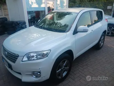 Usata Toyota RAV4 Lounge 150 CV (110 kW) 2012 Bianco SUV