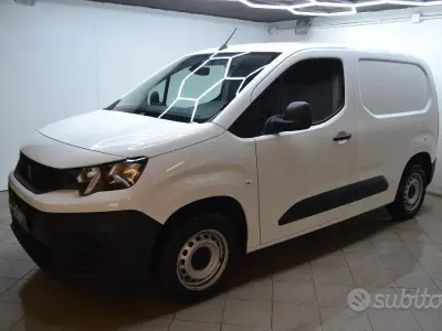 Käytetty Peugeot Partner Premium 102 HP (75 kW) 2021 Valkoinen Tila-auto