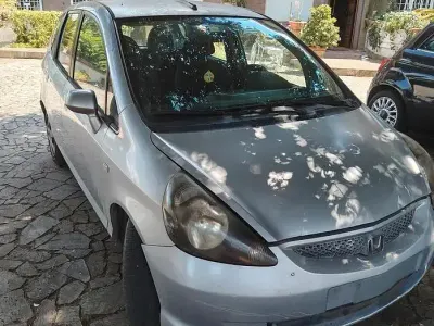 Usata Honda Jazz 78 CV (57 kW) 2006 Grigio Utilitaria