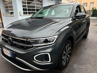 Usata VW T-Roc Style 110 CV (80 kW) 2023 Grigio SUV
