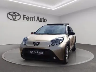 Usata Toyota Aygo X Trend 72 CV (52 kW) 2022 Ginger beige & black SUV