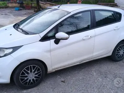 Usata Ford Fiesta 68 CV (50 kW) 2010 Bianco Berlina