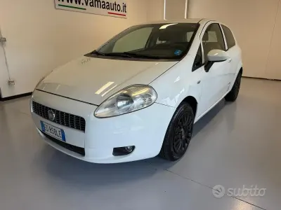 Usata Fiat Grande Punto 75 CV (55 kW) 2011 Bianco Utilitaria