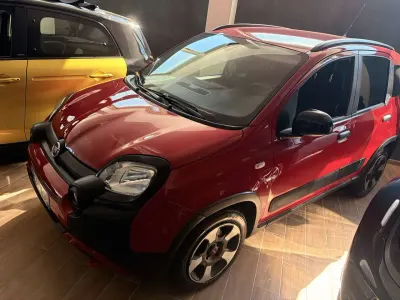 Usata Fiat Panda Cross Cross 69 CV (50 kW) 2023 Rosso Utilitaria