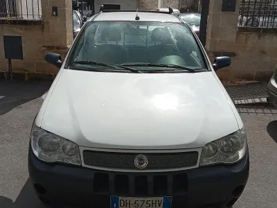 Usata Fiat Strada 84 CV (61 kW) 2007 Bianco Pick-up
