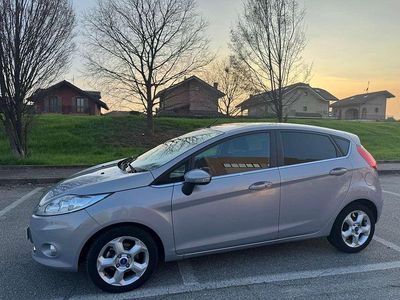 Begagnad Ford Fiesta Titanium 71 HK (52 kW) 2010 Silver Halvkombi