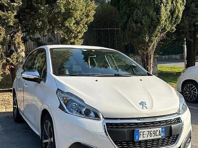 Begagnad Peugeot 208 92 HK (67 kW) 2016 Vit Halvkombi