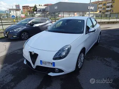 Usata Alfa Romeo Giulietta Business 120 CV (88 kW) 2018 Bianco Utilitaria