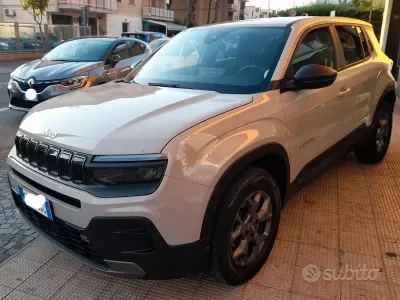 Usata Jeep Avenger Longitude 101 CV (74 kW) 2024 Beige SUV