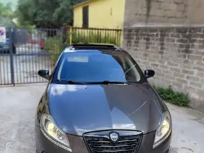 Usata Lancia Delta 120 CV (88 kW) 2008 Grigio Utilitaria