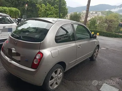 Usado Nissan Micra 80 CV (58 kW) 2010 Gris Utilitario