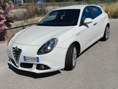 Usata Alfa Romeo Giulietta 105 CV (77 kW) 2014 Bianco Utilitaria