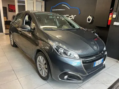 Usata Peugeot 208 Active 82 CV (60 kW) 2017 Grigio Utilitaria