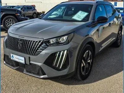 Usata Peugeot 2008 Allure 100 CV (73 kW) 2024 Grigio SUV