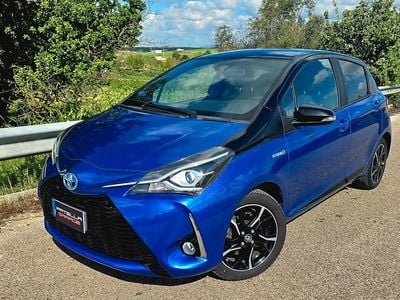 Begagnad Toyota Yaris Hybrid Trend 101 HK (74 kW) 2018 Blå Sedan