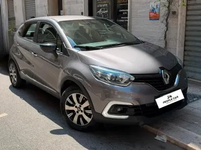 Usata Renault Captur 90 CV (66 kW) 2018 Grigio SUV