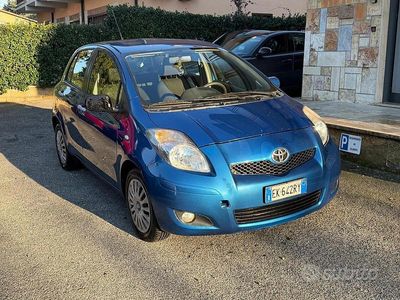 Usata Toyota Yaris Sol 101 CV (74 kW) 2011 Blu Utilitaria
