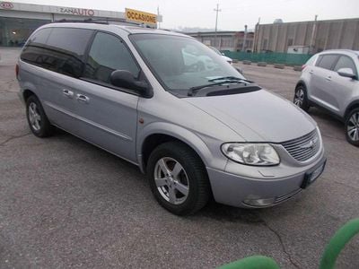 Usata Chrysler Voyager 141 CV (103 kW) 2001 Bronzo Monovolume