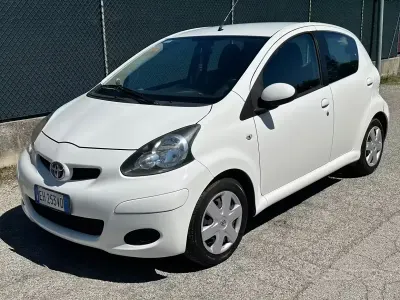 Usata Toyota Aygo 68 CV (50 kW) 2011 Bianco Utilitaria