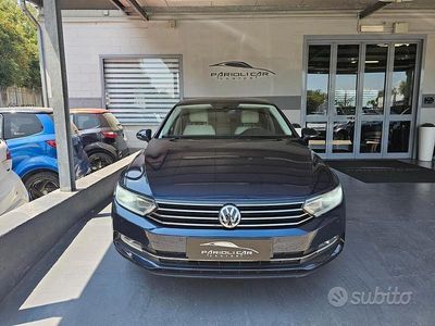 Usata VW Passat Trendline 120 CV (88 kW) 2017 Blu Berlina