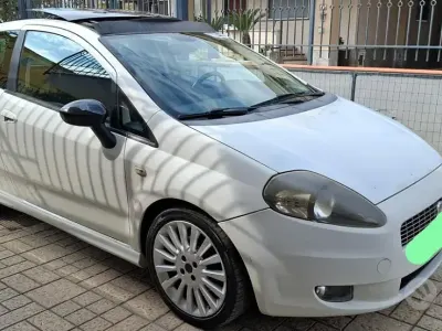 Usata Fiat Grande Punto Sport 90 CV (66 kW) 2009 Bianco Utilitaria