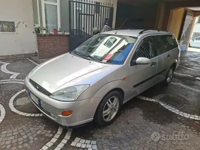 Usata Ford Focus 90 CV (66 kW) 2001 Grigio Station wagon