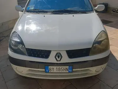 Usata Renault Clio II 98 CV (72 kW) 2002 Bianco Berlina