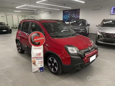 Usata Fiat Panda Cross 70 CV (51 kW) 2025 Rosso Utilitaria