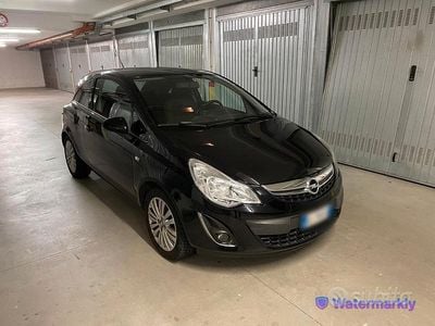 Usata Opel Corsa Cosmo 86 CV (63 kW) 2012 Nero Utilitaria