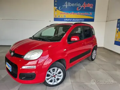 Usata Fiat Panda Lounge 80 CV (58 kW) 2014 Rosso Utilitaria