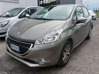 Gebraucht Peugeot 208 Active 82 PS (60 kW) 2012 Grau Kleinwagen