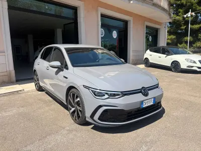 Usata VW Golf VIII R-line 150 CV (110 kW) 2023 Grigio Berlina