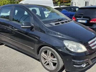 Usata Mercedes B200 140 CV (102 kW) 2008 Nero Monovolume