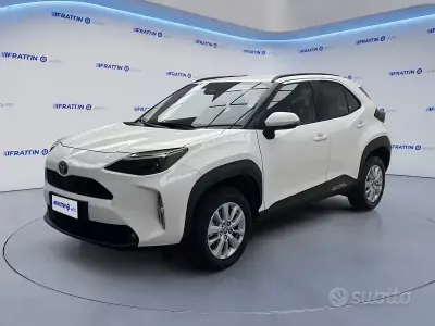 Usata Toyota Yaris Cross Active 92 CV (67 kW) 2025 Super white [040]  pastello SUV
