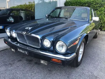 Usata Jaguar XJ6 Sovereign 204 CV (150 kW) 1984 Blu/azzurro Berlina