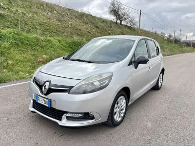 Käytetty Renault Scenic E-Tech LIMITED 95 HP (69 kW) 2014 Hopea Tila-auto
