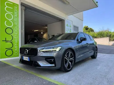 Usata Volvo V60 R-Design 197 CV (144 kW) 2020 Grigio Station wagon